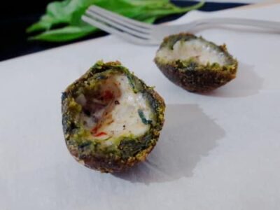 Crispy Spinach & Mozzarella Balls: Irresistible Indian Snack - Plattershare - Recipes, food stories and food lovers Crispy Spinach & Mozzarella Balls: Irresistible Indian Snack - Plattershare - Recipes, food stories and food lovers
