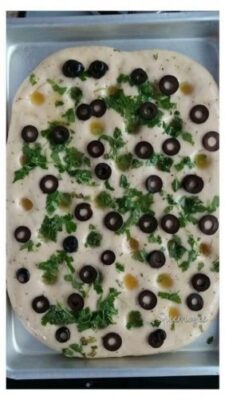 Easy Homemade Focaccia Bread with Rosemary and Olive Oil - Plattershare - Recipes, food stories and food lovers Easy Homemade Focaccia Bread with Rosemary and Olive Oil - Plattershare - Recipes, food stories and food lovers