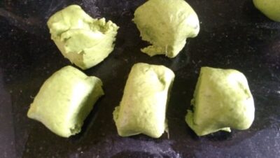 Fluffy Vegan Spinach Buns (Eggless & Easy) - Plattershare - Recipes, food stories and food lovers Fluffy Vegan Spinach Buns (Eggless & Easy) - Plattershare - Recipes, food stories and food lovers