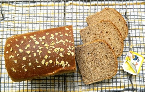Finger Millet, Semolina And Whole Wheat Sandwich Bread With Oats Topping - Plattershare - Recipes, food stories and food lovers