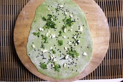 Spinach Garlic Naan - Plattershare - Recipes, food stories and food enthusiasts