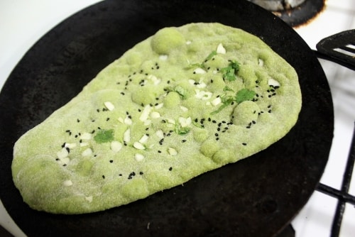 Spinach Garlic Naan - Plattershare - Recipes, food stories and food enthusiasts