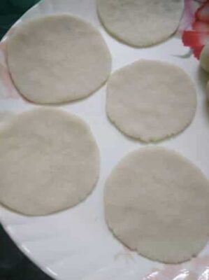 Chewy Sticky Rice Roti: A Nagaland Treat for Tea Time - Plattershare - Recipes, food stories and food lovers Chewy Sticky Rice Roti: A Nagaland Treat for Tea Time - Plattershare - Recipes, food stories and food lovers