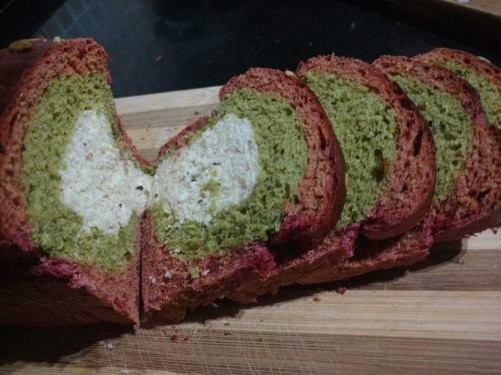 Beetroot And Spinach Semolina Bread - Plattershare - Recipes, Food Stories And Food Enthusiasts