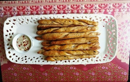 Garlic & Chilli Crispy Bread Sticks - Plattershare - Recipes, food stories and food lovers