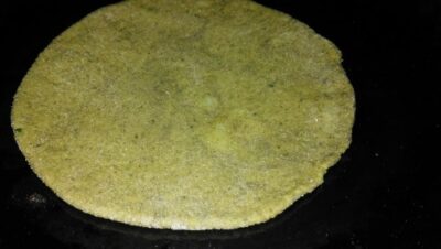 Healthy Green Flatbread with Spiced Potato Filling - Plattershare - Recipes, food stories and food lovers Healthy Green Flatbread with Spiced Potato Filling - Plattershare - Recipes, food stories and food lovers