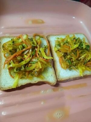 Zesty Bread Cheese Sandwich with Spicy Veggie Filling - Plattershare - Recipes, food stories and food lovers Zesty Bread Cheese Sandwich with Spicy Veggie Filling - Plattershare - Recipes, food stories and food lovers