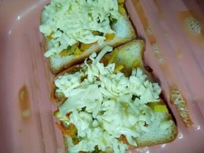 Zesty Bread Cheese Sandwich with Spicy Veggie Filling - Plattershare - Recipes, food stories and food lovers Zesty Bread Cheese Sandwich with Spicy Veggie Filling - Plattershare - Recipes, food stories and food lovers
