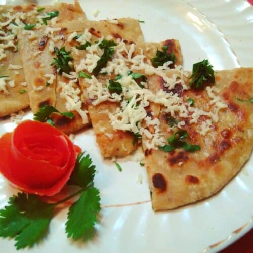 Cheesy Gobi Stuffed Parantha - Plattershare - Recipes, Food Stories And Food Enthusiasts
