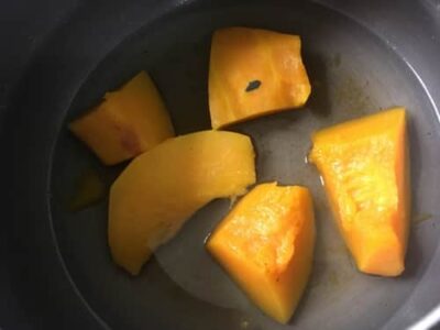 Misti Lauer Pitha: Melt-in-Your-Mouth Pumpkin Fritters in Cardamom Syrup - Plattershare - Recipes, food stories and food lovers Misti Lauer Pitha: Melt-in-Your-Mouth Pumpkin Fritters in Cardamom Syrup - Plattershare - Recipes, food stories and food lovers