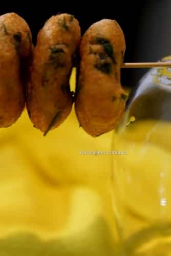 Maithi Medu Vadas - Plattershare - Recipes, Food Stories And Food Enthusiasts