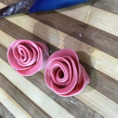 Blooming Rose Steamed Buns: A Delicate Chinese Treat - Plattershare - Recipes, food stories and food lovers Blooming Rose Steamed Buns: A Delicate Chinese Treat - Plattershare - Recipes, food stories and food lovers