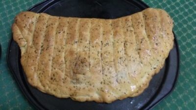 Pull-Apart Garlic Breadsticks with Ooey-Gooey Mozzarella - Plattershare - Recipes, food stories and food lovers Pull-Apart Garlic Breadsticks with Ooey-Gooey Mozzarella - Plattershare - Recipes, food stories and food lovers