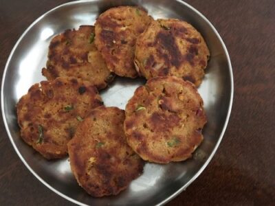 Crispy Chicken Cutlets with Brown Bread: A Delicious Indian Snack - Plattershare - Recipes, food stories and food lovers Crispy Chicken Cutlets with Brown Bread: A Delicious Indian Snack - Plattershare - Recipes, food stories and food lovers