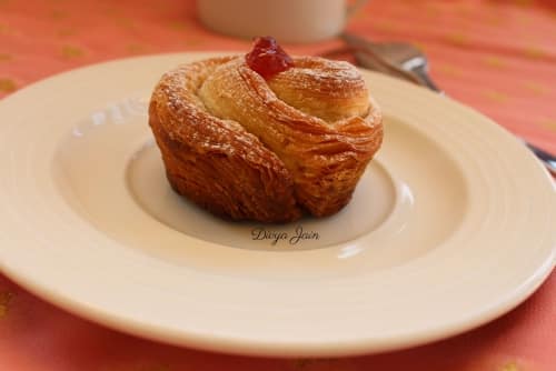 Almond And Raspberry Cruffins - Plattershare - Recipes, food stories and food lovers