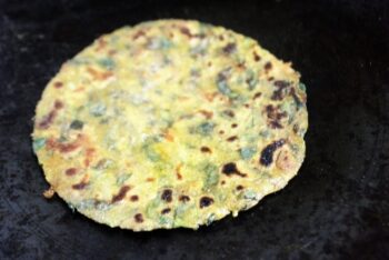 Kulfa Saag Paratha (Purslane Leaves Flat Bread) - Plattershare - Recipes, food stories and food lovers