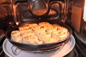 Baked Paneer Pinwheels - Plattershare - Recipes, food stories and food lovers