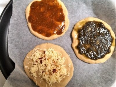 Fusion Manakish: Indian-Spiced Flatbread with Cheese - Plattershare - Recipes, food stories and food lovers Fusion Manakish: Indian-Spiced Flatbread with Cheese - Plattershare - Recipes, food stories and food lovers