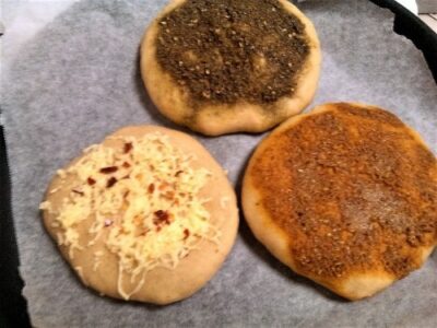 Fusion Manakish: Indian-Spiced Flatbread with Cheese - Plattershare - Recipes, food stories and food lovers Fusion Manakish: Indian-Spiced Flatbread with Cheese - Plattershare - Recipes, food stories and food lovers