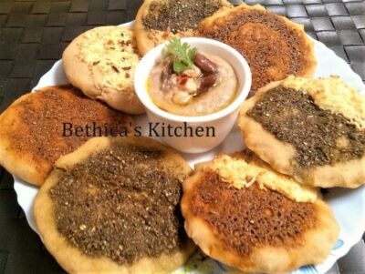 Fusion Manakish: Indian-Spiced Flatbread with Cheese - Plattershare - Recipes, food stories and food lovers Fusion Manakish: Indian-Spiced Flatbread with Cheese - Plattershare - Recipes, food stories and food lovers