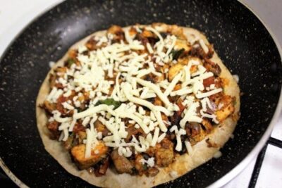 Spicy Chicken Tikka Quesadillas with a Zesty Twist - Plattershare - Recipes, food stories and food lovers Spicy Chicken Tikka Quesadillas with a Zesty Twist - Plattershare - Recipes, food stories and food lovers