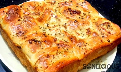 Cheese Garlic Pull Apart Bread - Plattershare - Recipes, Food Stories And Food Enthusiasts