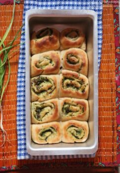 Whole Wheat Pull Apart Bread With An Indian Style Pesto Spread - Plattershare - Recipes, food stories and food lovers