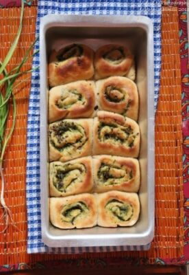 Whole Wheat Pull-Apart Bread with Indian-Spiced Pesto - Plattershare - Recipes, food stories and food lovers Whole Wheat Pull-Apart Bread with Indian-Spiced Pesto - Plattershare - Recipes, food stories and food lovers