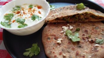 Whole Wheat And Raagi Stuffed (Capsicum And Paneer) Paratha - Plattershare - Recipes, food stories and food lovers