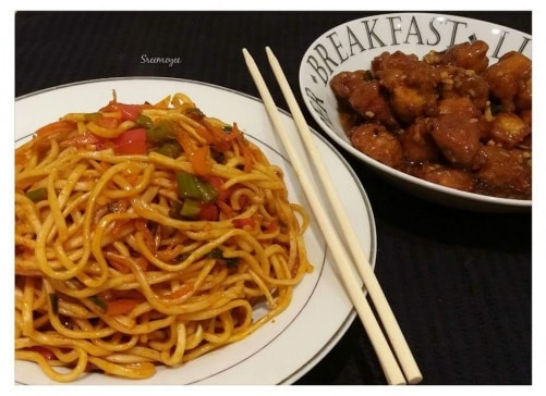 Schezwan Noodles With Chilly Chicken - Plattershare - Recipes, food stories and food lovers