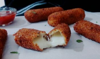 Homemade Mozzarella Cheese Sticks Recipe - Plattershare - Recipes, food stories and food lovers