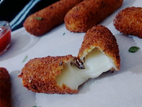 Homemade Mozzarella Cheese Sticks Recipe - Plattershare - Recipes, food stories and food lovers