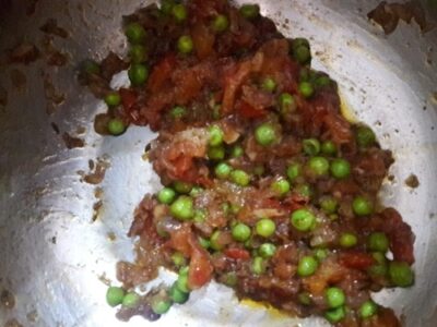 Smoky & Vibrant Restaurant-Style Baingan Bharta with Green Peas - Plattershare - Recipes, food stories and food lovers Smoky & Vibrant Restaurant-Style Baingan Bharta with Green Peas - Plattershare - Recipes, food stories and food lovers