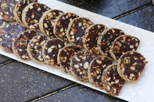 Sugar Free Date And Nut Roll - Plattershare - Recipes, food stories and food lovers