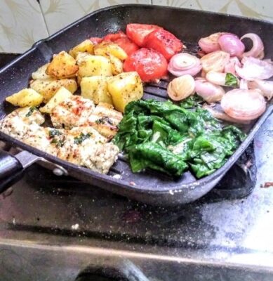 Sizzling Paneer Shashlik: A Restaurant-Style Indian Vegetarian Feast - Plattershare - Recipes, food stories and food lovers Sizzling Paneer Shashlik: A Restaurant-Style Indian Vegetarian Feast - Plattershare - Recipes, food stories and food lovers