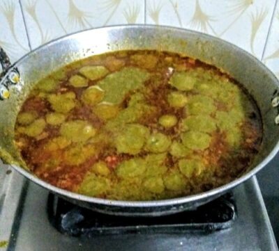 Authentic Makki Ki Roti & Sarson Ka Saag: A Classic Punjabi Dish - Plattershare - Recipes, food stories and food lovers Authentic Makki Ki Roti & Sarson Ka Saag: A Classic Punjabi Dish - Plattershare - Recipes, food stories and food lovers