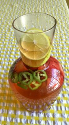 Spicy Strawberry Jalapeño Iced Tea: A Refreshing Twist - Plattershare - Recipes, food stories and food lovers Spicy Strawberry Jalapeño Iced Tea: A Refreshing Twist - Plattershare - Recipes, food stories and food lovers
