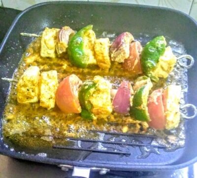 Restaurant-Style Paneer Tikka: An Easy Tandoori Recipe - Plattershare - Recipes, food stories and food lovers Restaurant-Style Paneer Tikka: An Easy Tandoori Recipe - Plattershare - Recipes, food stories and food lovers