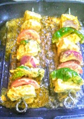 Restaurant-Style Paneer Tikka: An Easy Tandoori Recipe - Plattershare - Recipes, food stories and food lovers Restaurant-Style Paneer Tikka: An Easy Tandoori Recipe - Plattershare - Recipes, food stories and food lovers