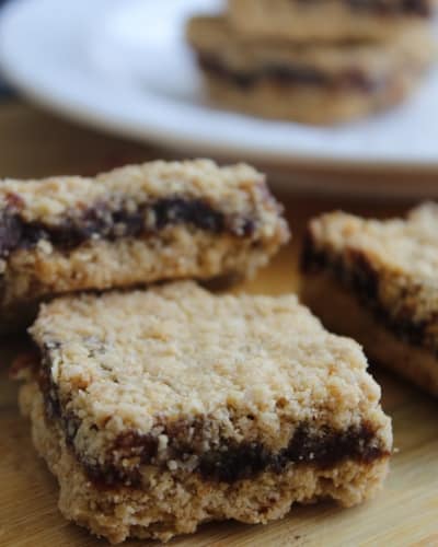 Oats And Dates Energy Bars - Plattershare - Recipes, food stories and food lovers