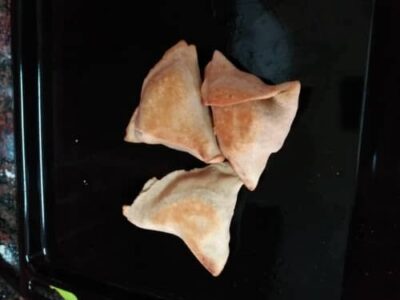 Baked Raw Banana Samosa Chaat: A Healthier Twist on Indian Street Food - Plattershare - Recipes, food stories and food lovers Baked Raw Banana Samosa Chaat: A Healthier Twist on Indian Street Food - Plattershare - Recipes, food stories and food lovers