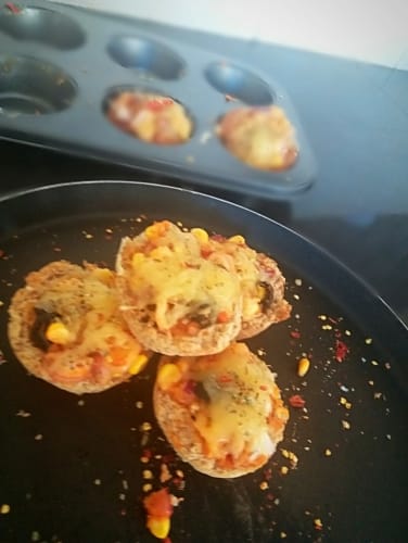 Bread Pizza Cups - Plattershare - Recipes, food stories and food lovers