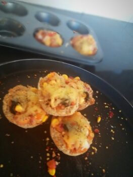 Bread Pizza Cups - Plattershare - Recipes, food stories and food lovers