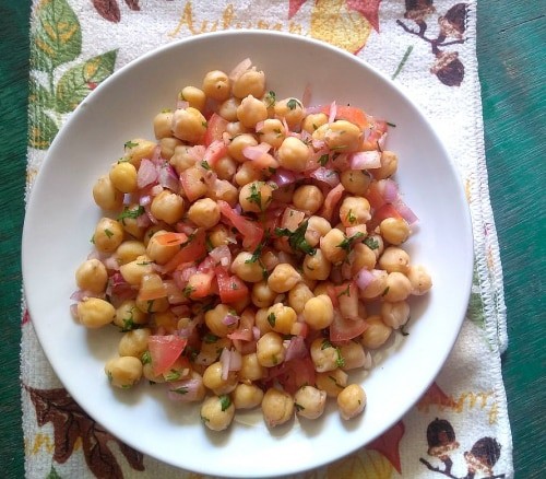 Easy Chickpeas Salad - Healthy, Vegan And A Filling Treat! - Plattershare - Recipes, Food Stories And Food Enthusiasts