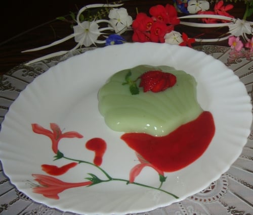 Green Tea Pannacotta With Strawberry Sauce. - Plattershare - Recipes, Food Stories And Food Enthusiasts