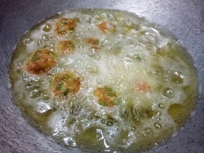 Crispy Veg Manchurian: A Restaurant-Style Indo-Chinese Recipe - Plattershare - Recipes, food stories and food lovers Crispy Veg Manchurian: A Restaurant-Style Indo-Chinese Recipe - Plattershare - Recipes, food stories and food lovers