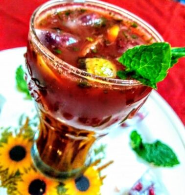 Festive Pomegranate Mojito Mocktail: A Refreshing Holiday Drink - Plattershare - Recipes, food stories and food lovers Festive Pomegranate Mojito Mocktail: A Refreshing Holiday Drink - Plattershare - Recipes, food stories and food lovers