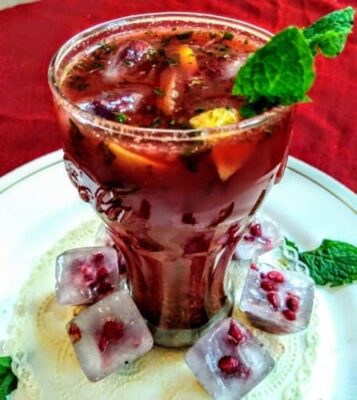 Festive Pomegranate Mojito Mocktail: A Refreshing Holiday Drink - Plattershare - Recipes, food stories and food lovers Festive Pomegranate Mojito Mocktail: A Refreshing Holiday Drink - Plattershare - Recipes, food stories and food lovers