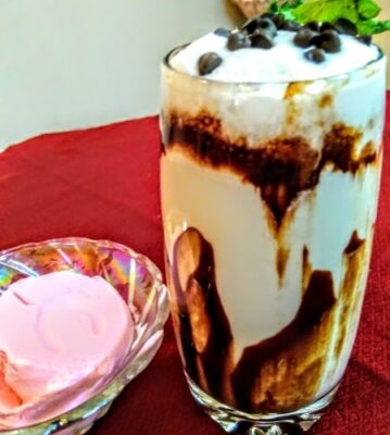 Refreshing Shamrock Mint Milkshake: A Festive St. Patrick's Day Treat - Plattershare - Recipes, food stories and food lovers Refreshing Shamrock Mint Milkshake: A Festive St. Patrick's Day Treat - Plattershare - Recipes, food stories and food lovers