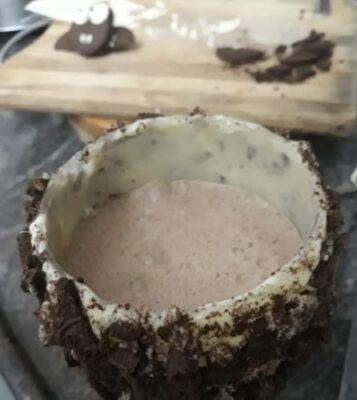 Monstrous Oreo Milkshake: A Fun and Delicious Treat for Kids - Plattershare - Recipes, food stories and food lovers Monstrous Oreo Milkshake: A Fun and Delicious Treat for Kids - Plattershare - Recipes, food stories and food lovers